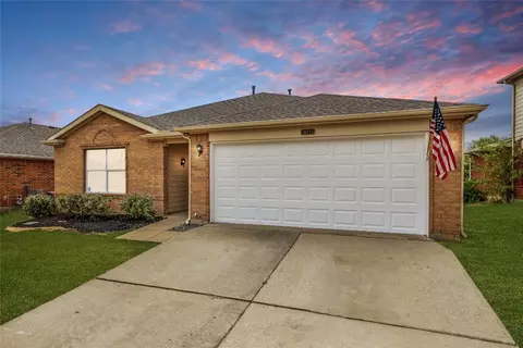 8340 Horseshoe Bend Dr, Fort Worth, TX 76131