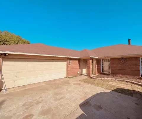 3401 Country Creek Ln, Fort Worth, TX 76123