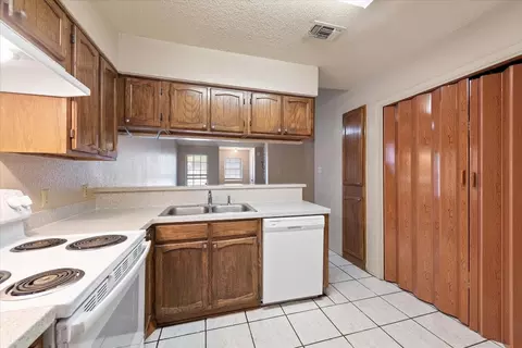 401 Augustine Dr, Euless, TX 76039 photo 13