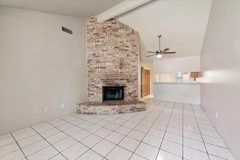 401 Augustine Dr, Euless, TX 76039 photo 2