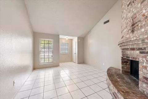 401 Augustine Dr, Euless, TX 76039 photo 4