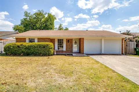 6012 Ridgecrest Dr, Watauga, TX 76148