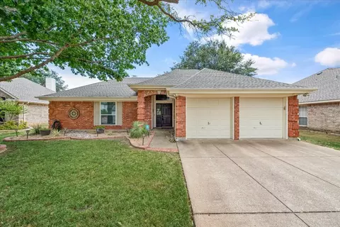 1817 Forestdale Dr, Grapevine, TX 76051