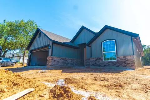 5802 N Lakeside Hills Ct, Granbury, TX 76048