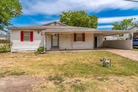 610 W Dallas St, Wolfe City, TX 75496