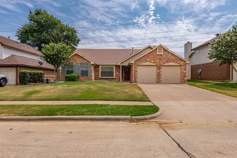 529 Lindly St, Grand Prairie, TX 75052