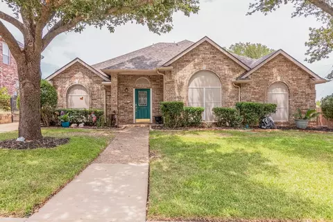 7625 Oak Knoll Dr, North Richland Hills, TX 76182