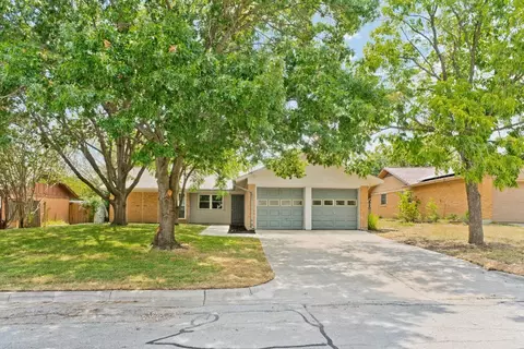 2952 Portales Dr, Fort Worth, TX 76116