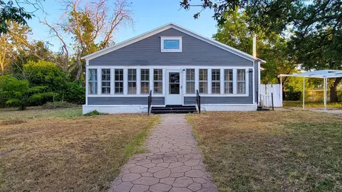 813 W College Ave, Coleman, TX 76834