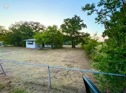 4717 Thompson Ave, Grandview, TX 76050