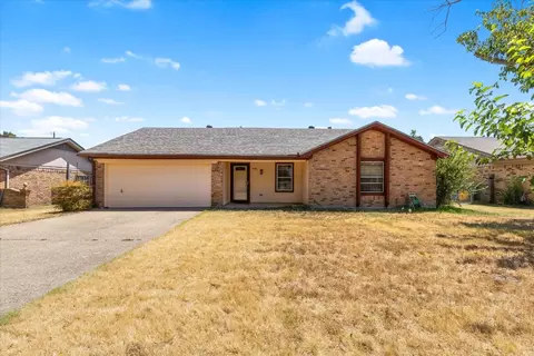 1702 Spring Branch Dr, Cleburne, TX 76033