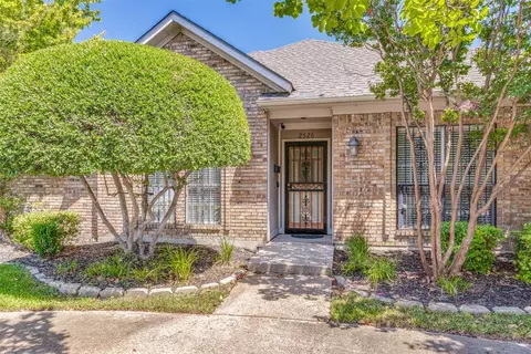 2526 Peavy Rd, Dallas, TX 75228