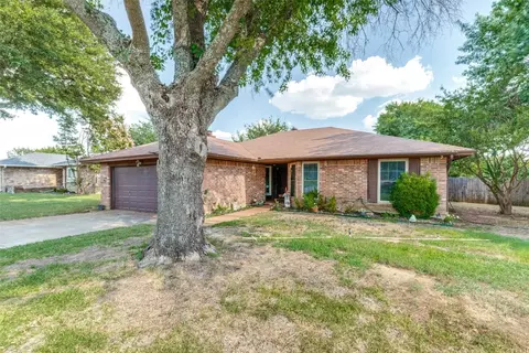 6820 Ridgetop Rd, North Richland Hills, TX 76182