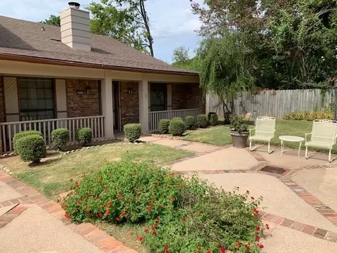2624 Village Ln, Bossier City, LA 71112