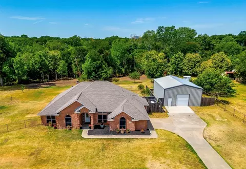 831 S Clinton Ln, Midlothian, TX 76065
