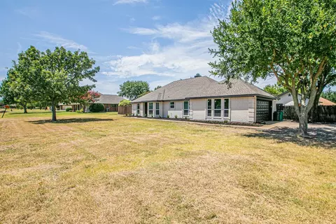 1208 N Sharpshire Dr, Waxahachie, TX 75165
