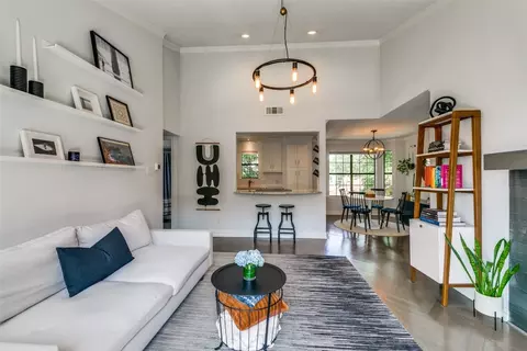 218 N Beacon St #105, Dallas, TX 75214