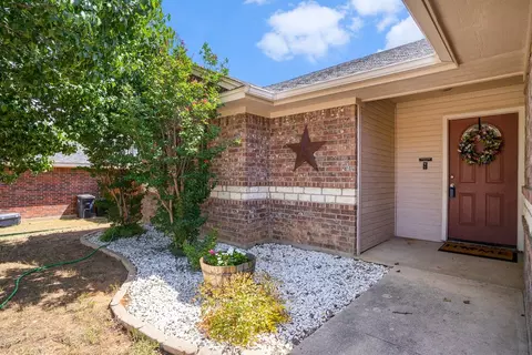322 Carlisle Dr, Weatherford, TX 76085