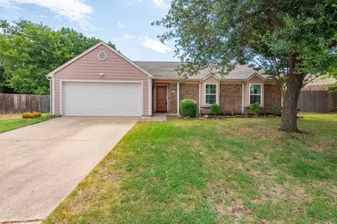 2704 Rosemary Ln, Euless, TX 76039
