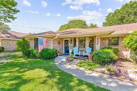 206 Maple Ln, Stephenville, TX 76401