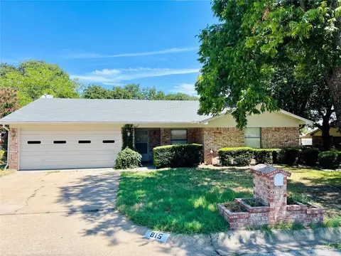 815 Hilltop Dr, Weatherford, TX 76086