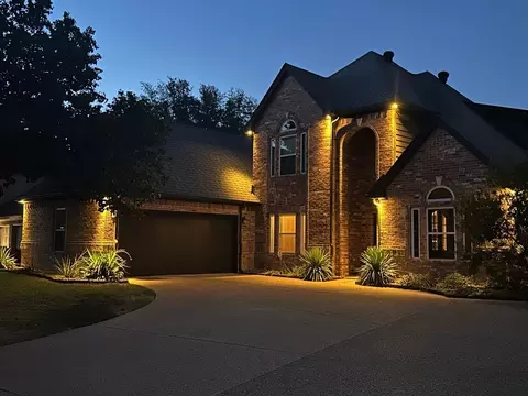 2904 Redstone Dr, Arlington, TX 76001
