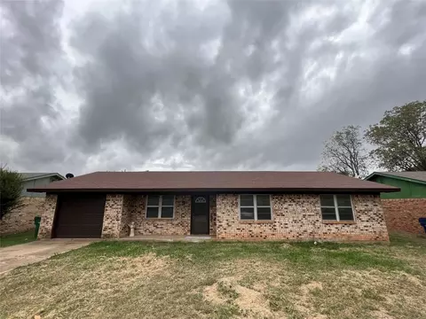 182 Hampton St, Graham, TX 76450
