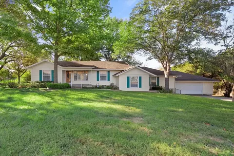 5121 Crown Rd, Fort Worth, TX 76114