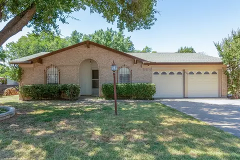 4520 Coffee Rd, Haltom City, TX 76117