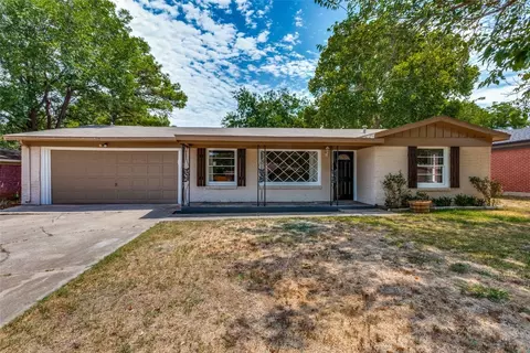 4000 Tejas Trl, Lake Worth, TX 76135