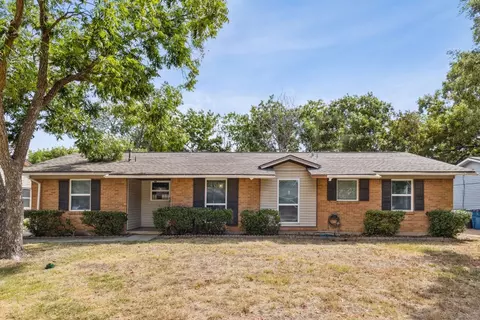 1020 Greenwood Ln, Lewisville, TX 75067