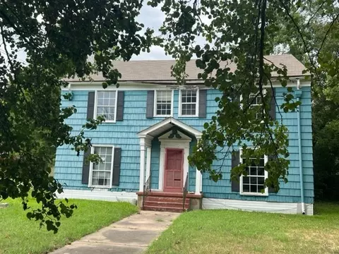 1001 N Main St, Bonham, TX 75418
