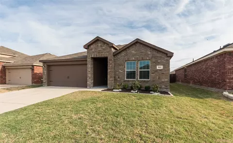 304 Evers Way, Denton, TX 76207 photo 2