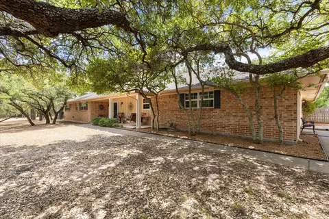 402 Canyon Trail Rd, Weatherford, TX 76087