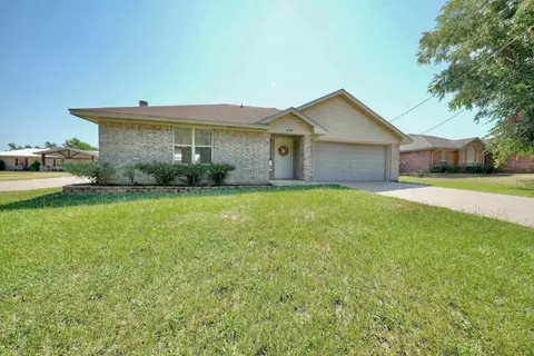 676 Inwood St, Mineola, TX 75773