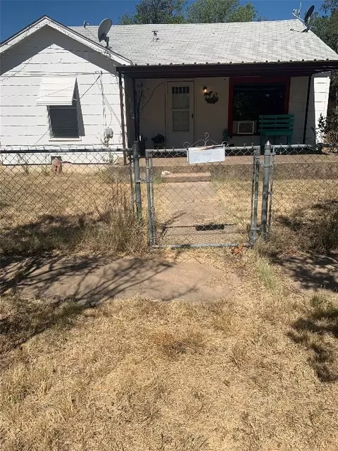 704 S Willow, Brady, TX 76825