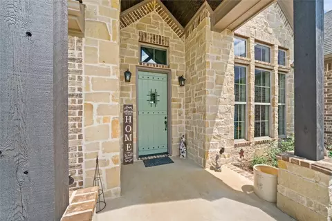 16390 Beacons Jet Ct, Lindale, TX 75771
