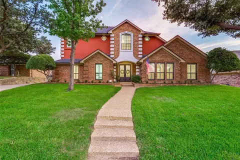 2212 Laurel Ct, Bedford, TX 76021
