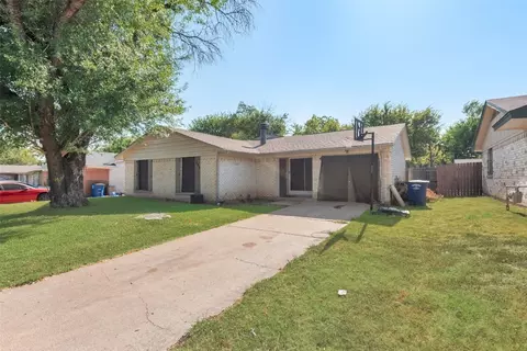 649 Edgeglen Dr, Dallas, TX 75217