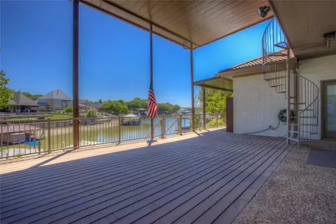8529 Woodlake Cir, Fort Worth, TX 76179