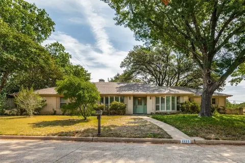 2222 Prince John Dr, Grand Prairie, TX 75050