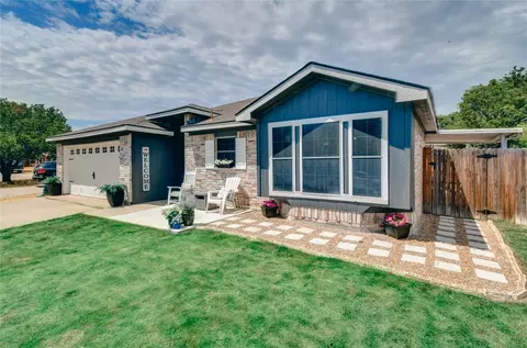 7313 Summerset Dr, Benbrook, TX 76126