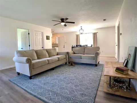 709 Shady Grove Ct, Granbury, TX 76049