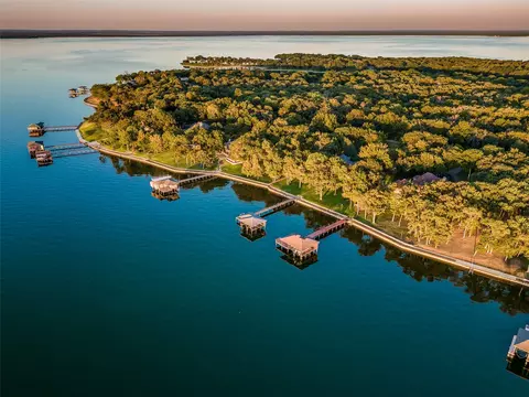 310 Lincoln Dr, Streetman, TX 75859