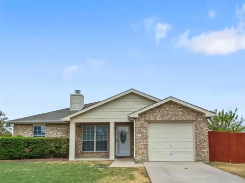 3133 Autumn Run Dr, Forest Hill, TX 76140