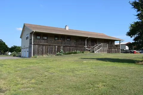 135 Red Oak Ln, Trenton, TX 75490