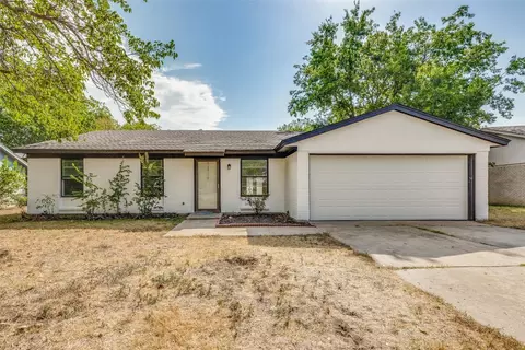 316 N Heights Dr, Crowley, TX 76036
