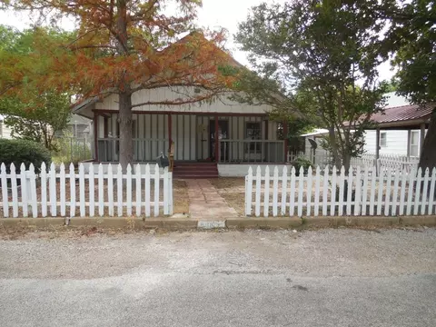 608 S Lamar St, Eastland, TX 76448
