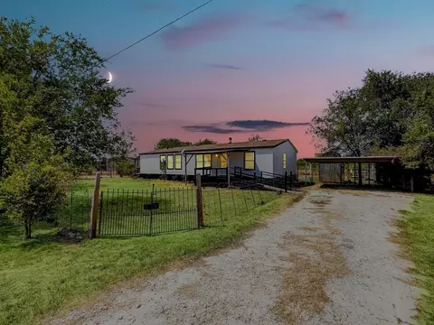 4025 Dove Meadows Ln, Joshua, TX 76058
