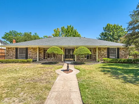2864 Meadowbrook Dr, Plano, TX 75075